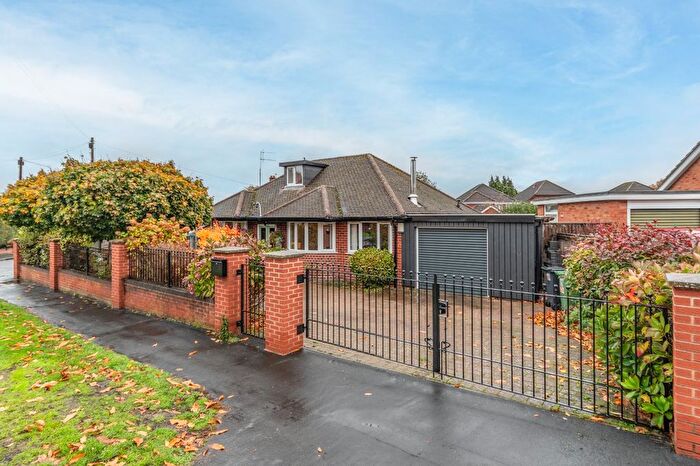 3 Bedroom Bungalow For Sale In Whittington Road, Stourbridge, West Midlands, DY8