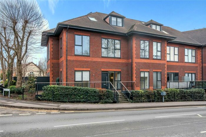 2 Bedroom Apartment To Rent In Carey Road, Wokingham, Berkshire, RG40