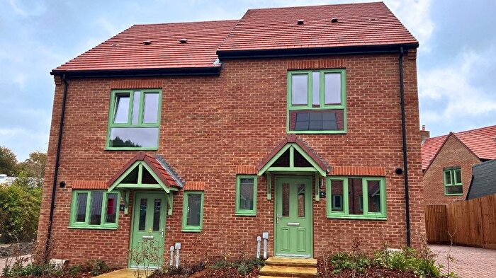 2 Bedroom Semi Detached House For Sale In Holland Close, Midhurst, GU29