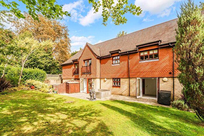 2 Bedroom Flat For Sale In Furze Hill, Tadworth, KT20