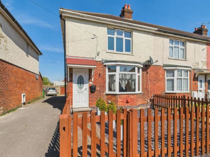 3 Bedroom End Of Terrace House For Sale In Oakridge Road, Redbridge, Southampton, SO15