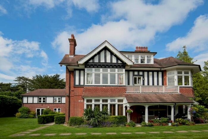 2 Bedroom Flat To Rent In Milner Road, Bournemouth, BH4