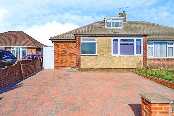 3 Bedroom Bungalow For Sale In Green Lane, Luton, Bedfordshire, LU2