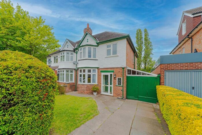 3 Bedroom Semi-Detached House For Sale In Moor Green Lane, Moseley, Birmingham, B13