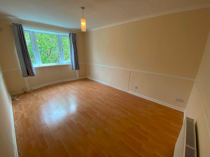 2 Bedroom Flat To Rent In Carrick Knowe Loan, Carrick Knowe, Edinburgh, EH12