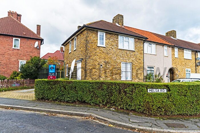3 Bedroom Detached House To Rent In Marham Gardens, Morden, Surrey, SM4