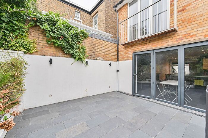 3 Bedroom Flat For Sale In Ramsden Road, Nightingale Triangle, London, SW12