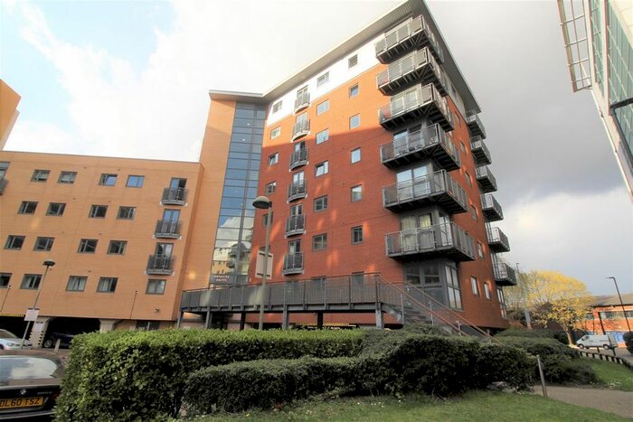 2 Bedroom Flat To Rent In City Walk, Leeds, LS11