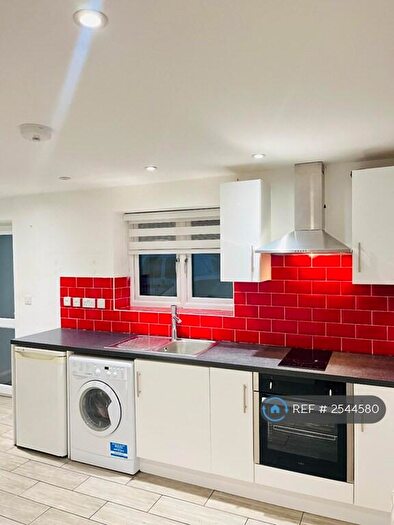 1 Bedroom Bungalow To Rent In Leighton Road, Enfield, EN1