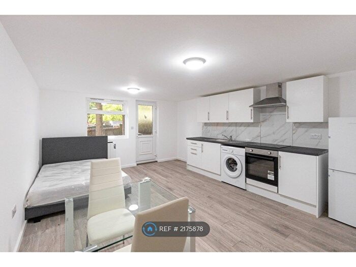 1 Bedroom Bungalow To Rent In Hood Avenue, London, N14