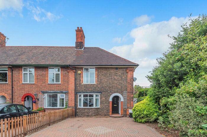 3 Bedroom End Of Terrace House To Rent In Green Lane, London, SE9