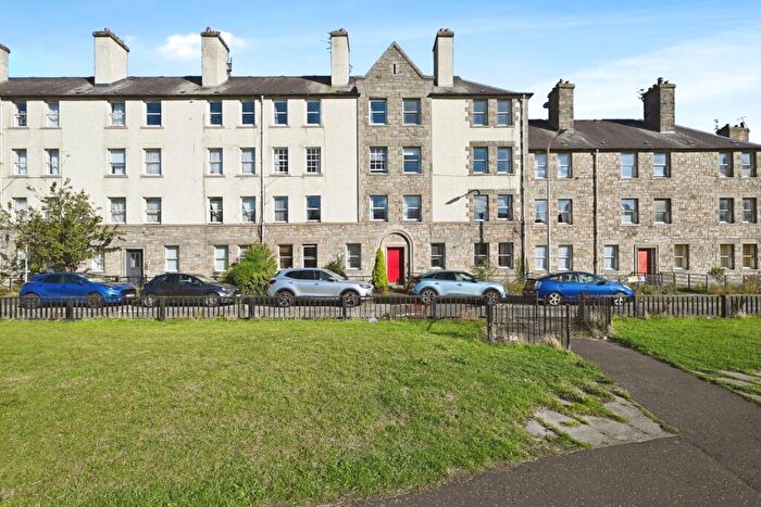 2 Bedroom Flat For Sale In Piershill Square West, Edinburgh, Midlothian, EH8