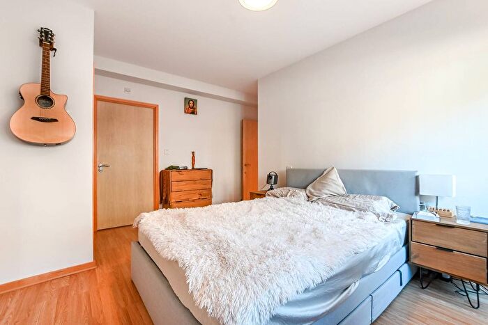 2 Bedroom Flat For Sale In Graham Street, Islington, London, N1