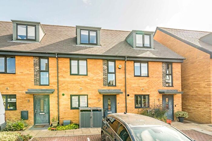 3 Bedroom Terraced House For Sale In Tala Close, Surbiton, KT6