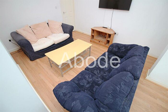 6 Bedroom House To Rent In Queens Road, Hyde Park, Leeds, LS6