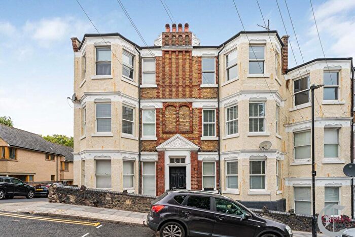 2 Bedroom Flat For Sale In Birkbeck Mansions, Birkbeck Road, N8