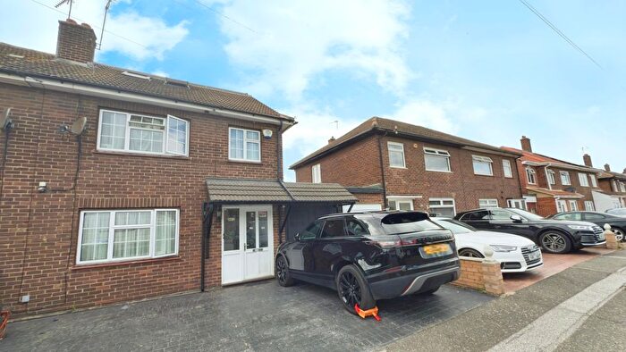 4 Bedroom Semi-Detached House To Rent In Alderney Road, Erith, DA8