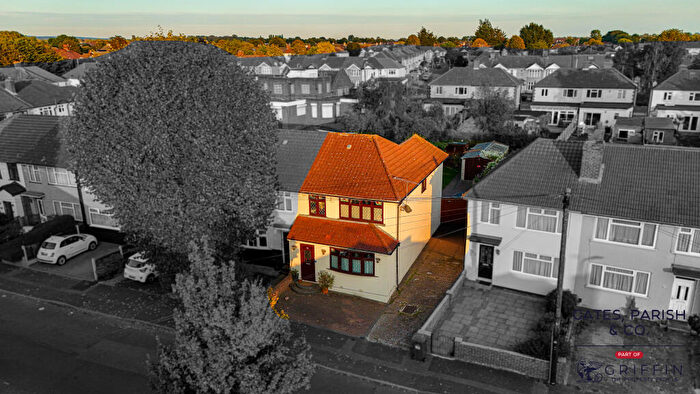 4 Bedroom Semi-Detached House For Sale In Benhurst Avenue, Hornchurch, RM12