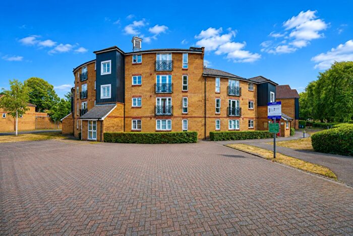 2 Bedroom Flat For Sale In Imperial Way, Hemel Hempstead, Hertfordshire, HP3