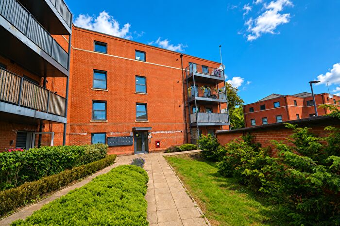 2 Bedroom Flat For Sale In Bridge Road East, Welwyn Garden City, AL7