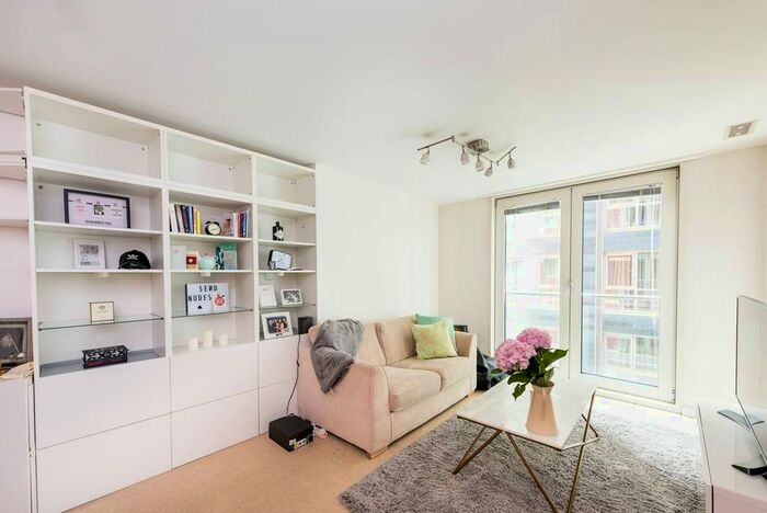 1 Bedroom Flat To Rent In Salamanca Place, Vauxhall, London, SE1