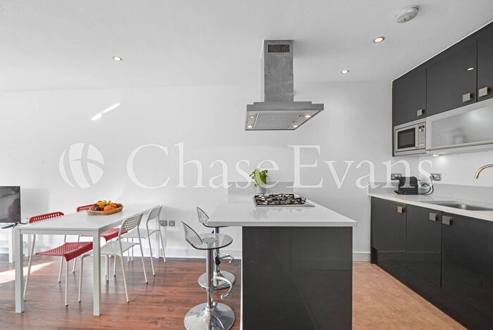 2 Bedroom Flat For Sale In Plumbers Row, Aldgate, London, E1