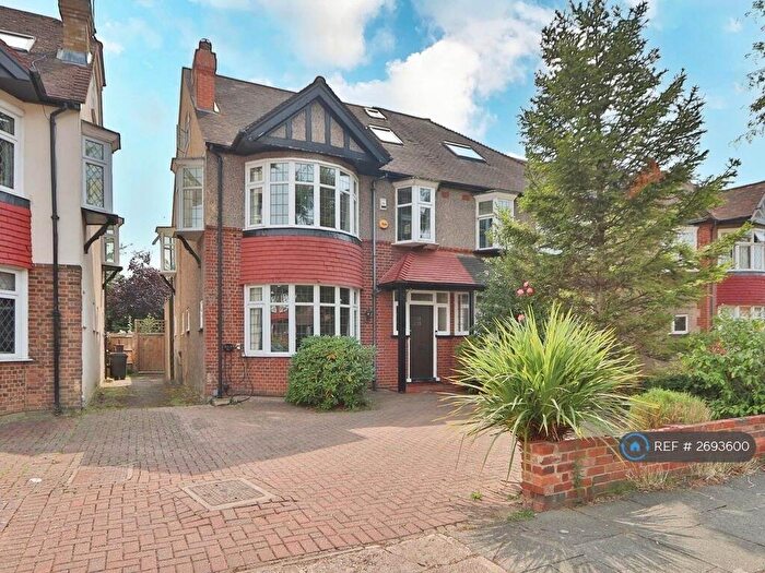 5 Bedroom Semi Detached House To Rent In Buxton Drive, New Malden, KT3