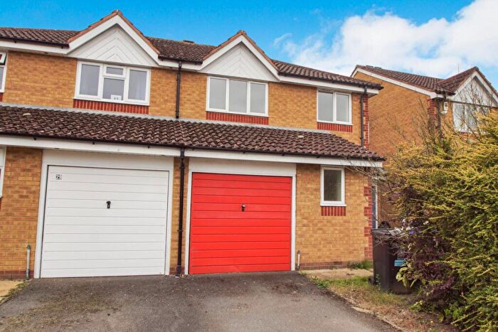 3 Bedroom House To Rent In Coalmans Way, SL1