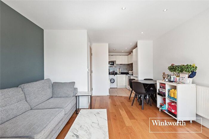 1 Bedroom Flat To Rent In Peacock Close, London, NW7