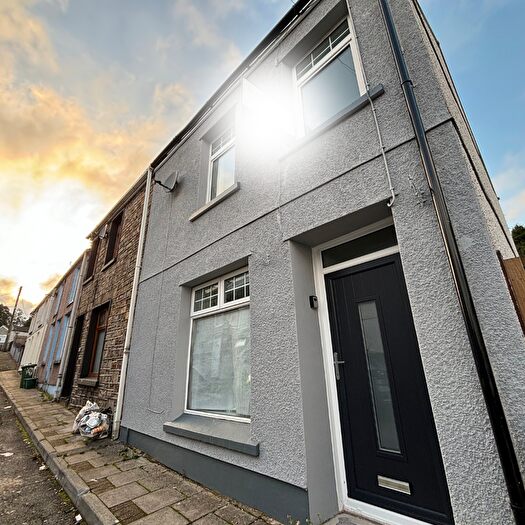 3 Bedroom End Of Terrace House To Rent In Union Street, Aberdare, CF44