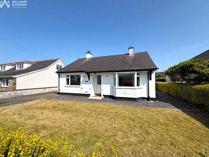3 Bedroom Bungalow For Sale In Rhostrehwfa, Llangefni, Anglesey, LL77
