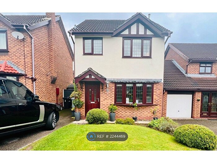 3 Bedroom Detached House To Rent In Thetford Close, Macclesfield, SK10