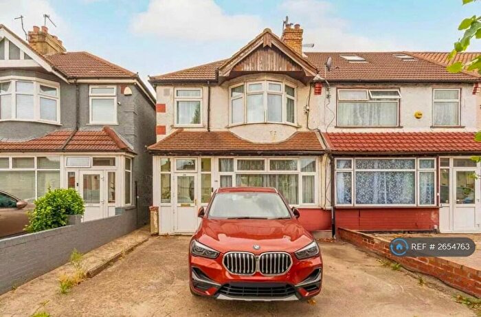 3 Bedroom Terraced House To Rent In Mitcham Road, Croydon, CR0