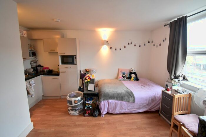1 Bedroom Studio To Rent In - High Road, London, N12