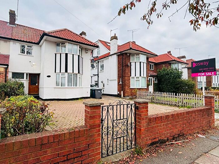 3 Bedroom Semi-Detached House For Sale In Devonshire Road, Mill Hill, NW7