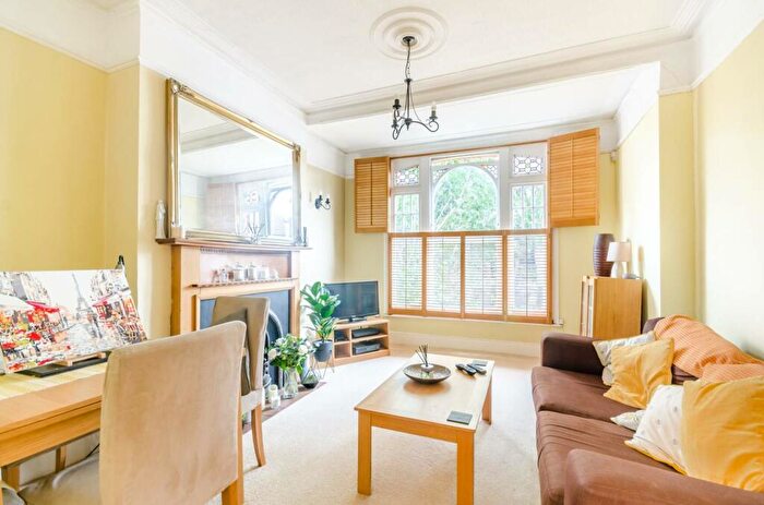1 Bedroom Flat To Rent In Cavendish Road, Balham, London, SW12