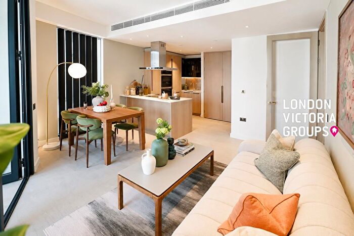 2 Bedroom Flat To Rent In River Park Tower, Nine Elms Lane, London, SW8