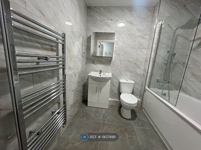 2 Bedroom Flat To Rent In Crispin Way, Uxbridge, UB8