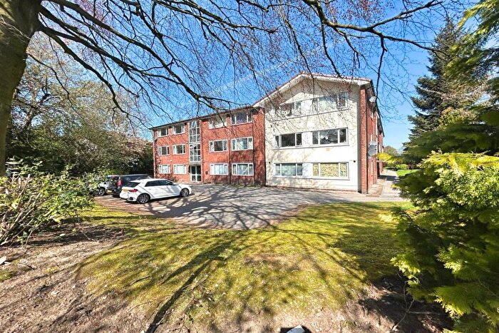 2 Bedroom Apartment For Sale In Windsor Court, Ashton Lane, Sale, M33