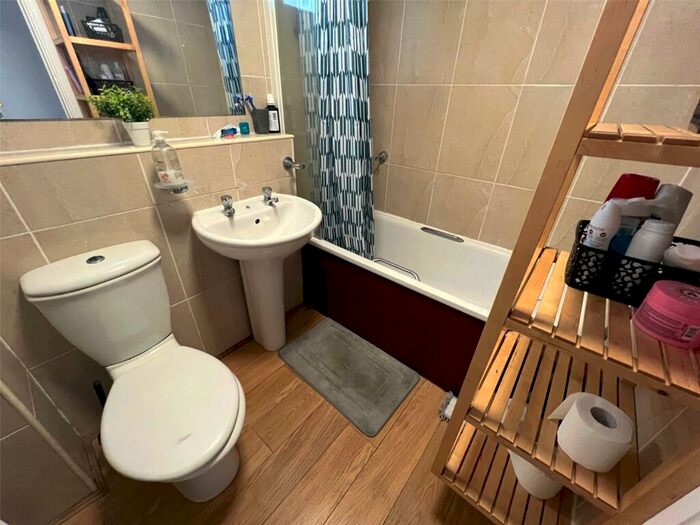 2 Bedroom Apartment To Rent In Winchester Road, Southampton, Hampshire, SO16