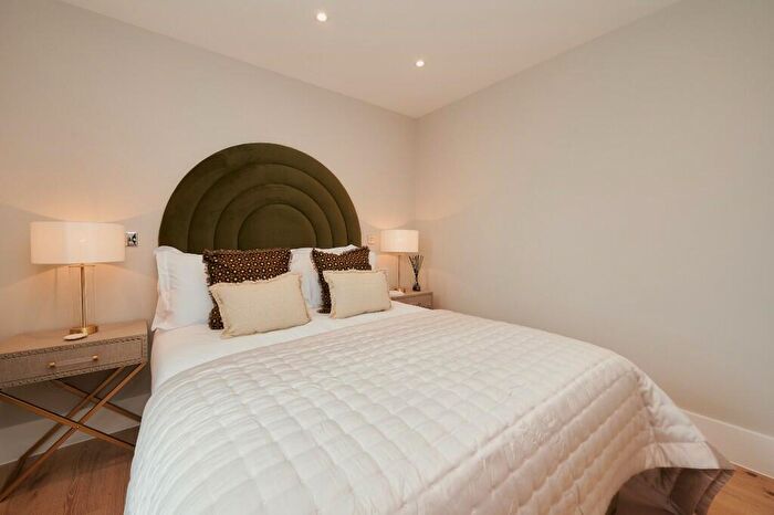 2 Bedroom Apartment To Rent In Flat, Baker Street, London, NW1