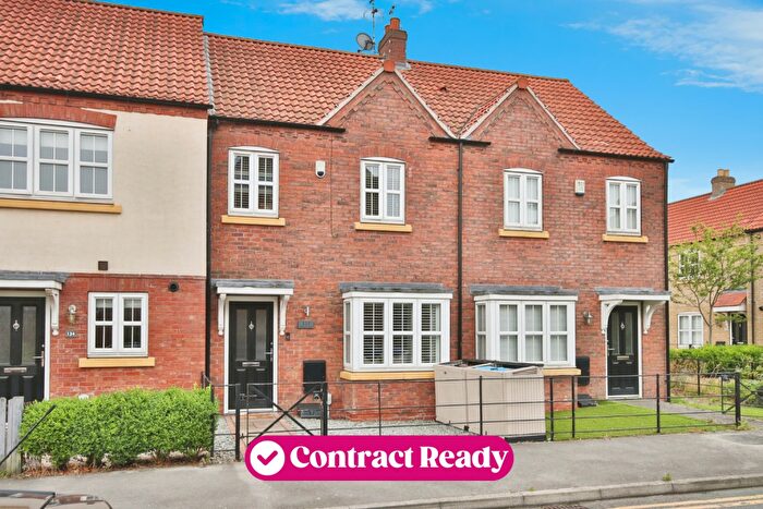 3 Bedroom Terraced House For Sale In Shinewater Park, Kingswood, Hull, HU7