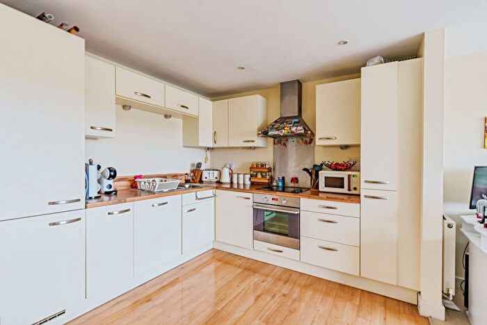 1 Bedroom Flat For Sale In Canalside, Redhill, Surrey, RH1