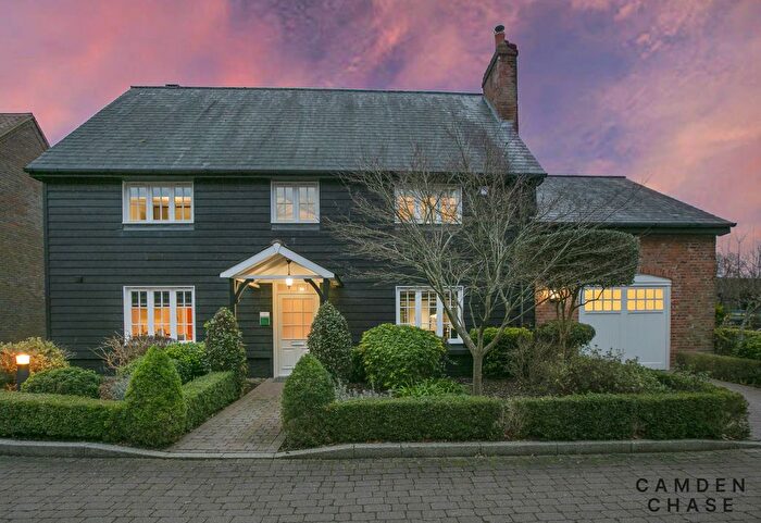 3 Bedroom Detached House For Sale In Middle Down, Aldenham, WD25