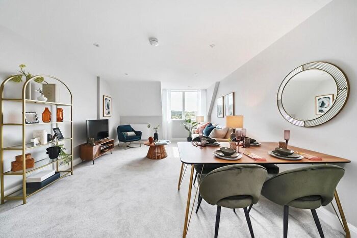 2 Bedroom Apartment To Rent In Wycombe Lane, HP10