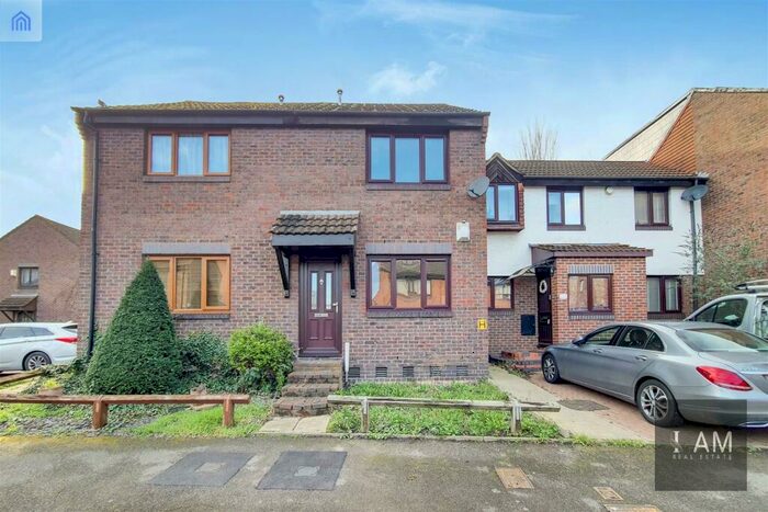 2 Bedroom Terraced House To Rent In Somerford Way, London, SE16