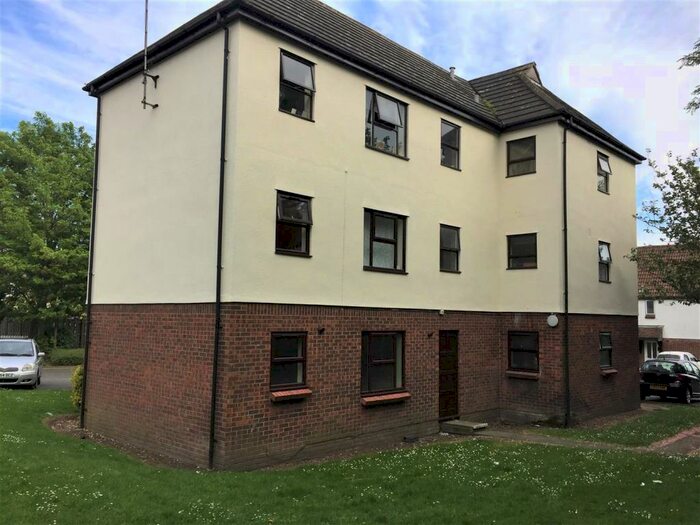 Studio To Rent In Chapel Close, Grays, RM20