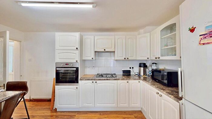 3 Bedroom End Of Terrace House For Sale In Greenway, Dagenham, RM8