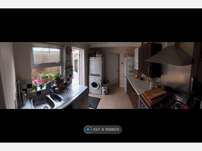 2 Bedroom Flat To Rent In Station Rd, Deal, CT14