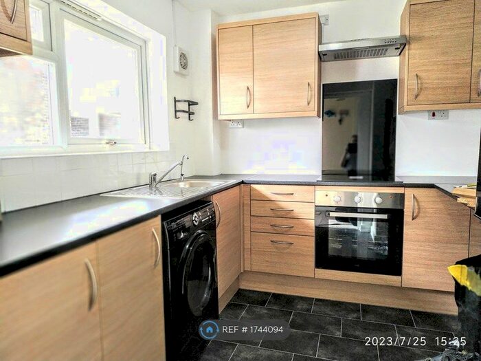 2 Bedroom Flat To Rent In Chelmsford, Chelmsford, CM2